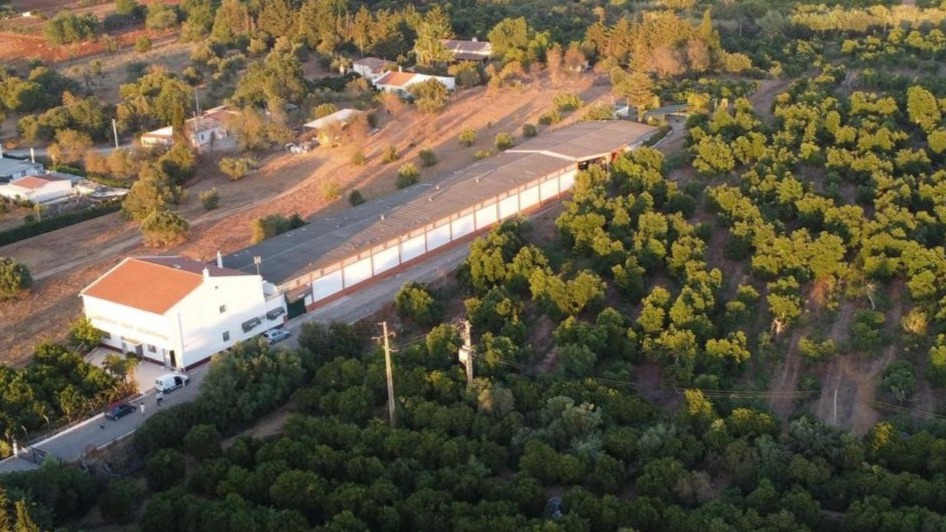 Vista aérea dos armazéns da Eurobar entre Amadora e Faro